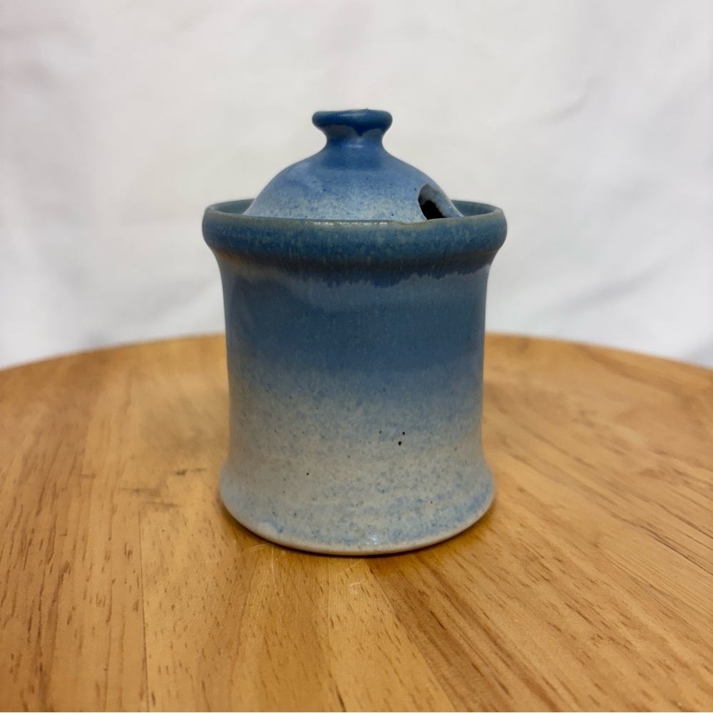 XHaven Pottery Blue &White Jam Jar/Honey Pot/ Salt Cellar Beautiful!  EUC 3.75”
